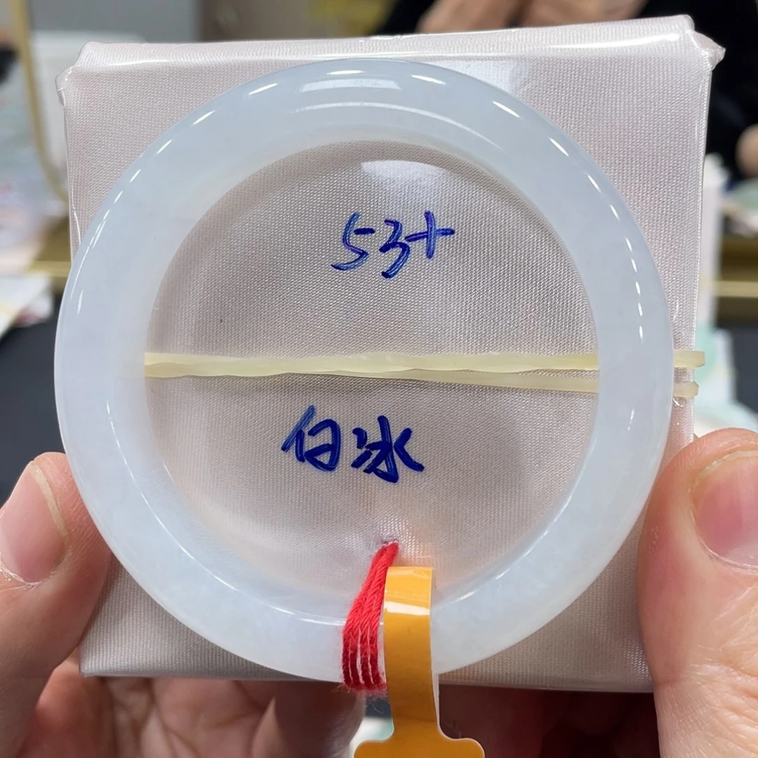 未镶嵌手镯翡翠b**y翡翠