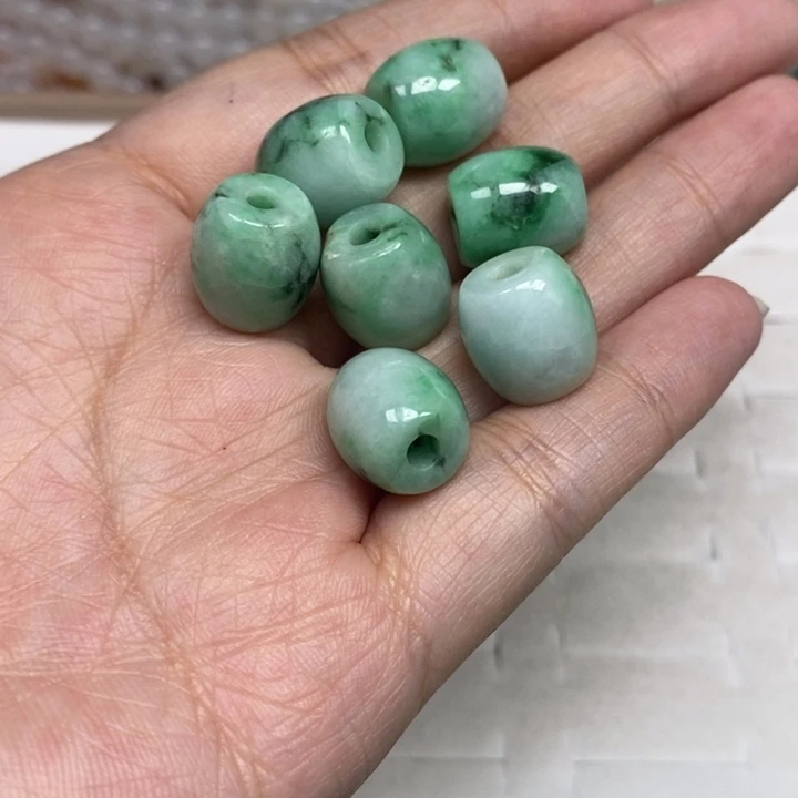 翡翠未镶嵌颈饰桶珠7个