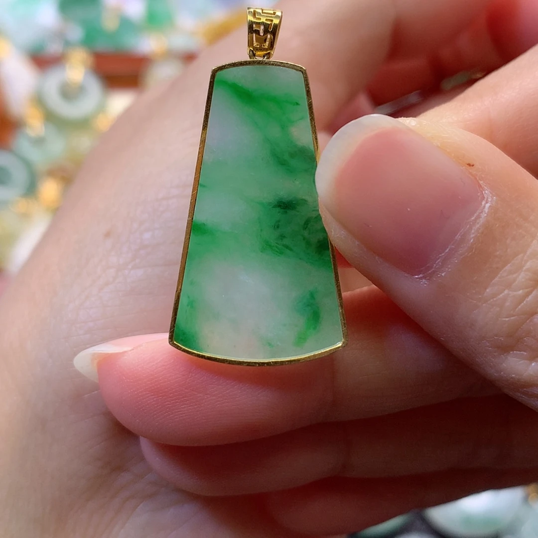 【闪购商品】吊坠(赠链)18K金镶嵌翡翠