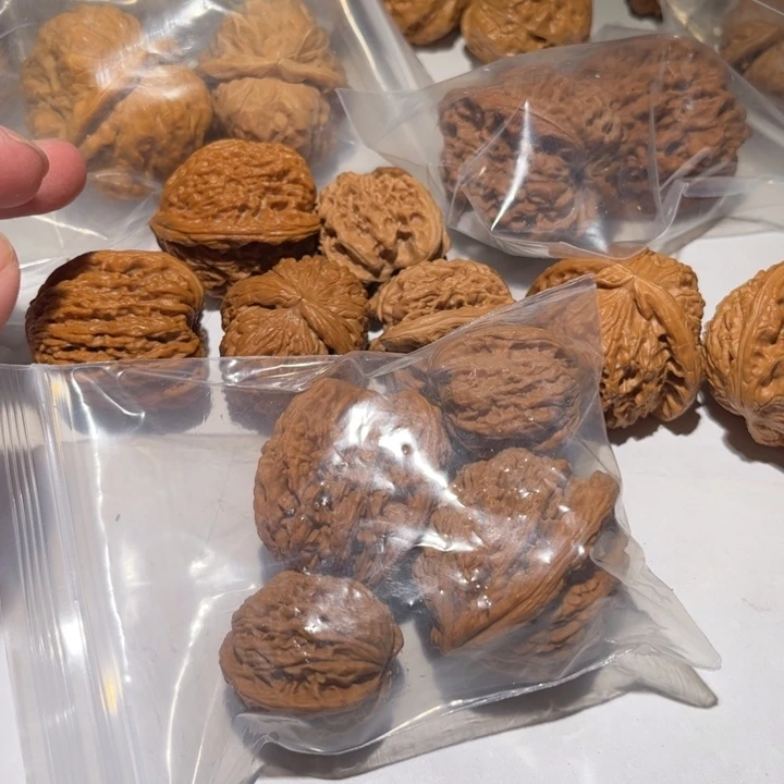 周***酒桃核把件狮子头核桃