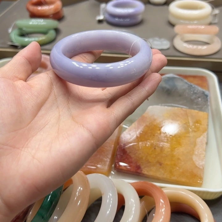 心***锁石英质玉（非洲翠）手镯未镶嵌