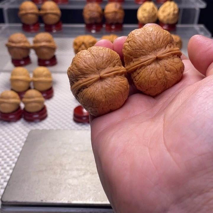 文玩核桃把件大*9峭壁元宝