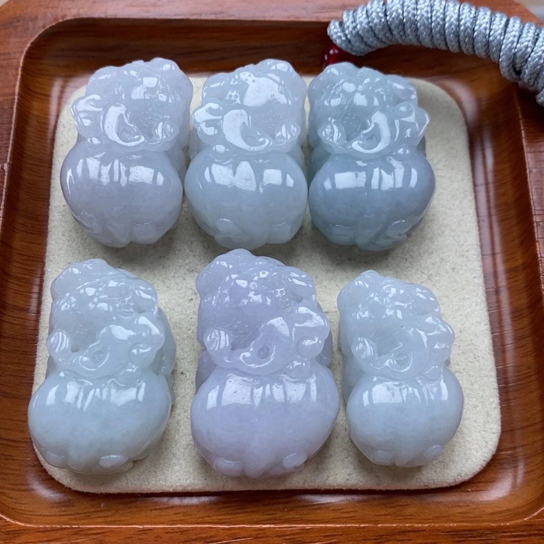 翡翠未镶嵌颈饰如意貔貅发其一