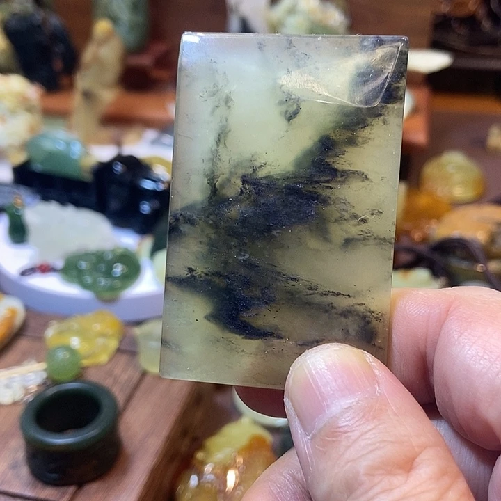 蛇纹石玉未镶嵌珠宝奇石