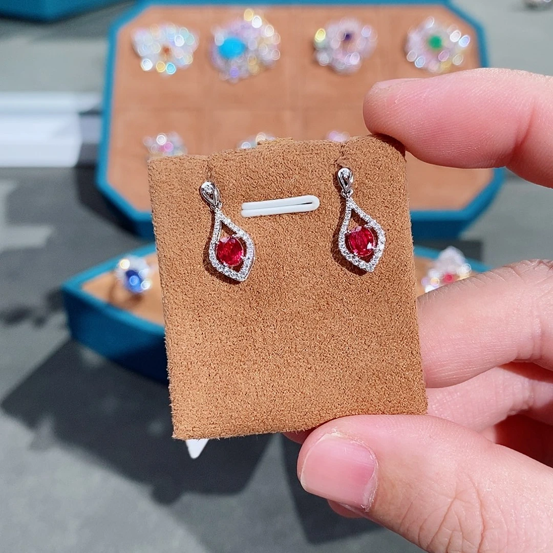 18K金镶嵌耳饰红宝石无烧0.32ct