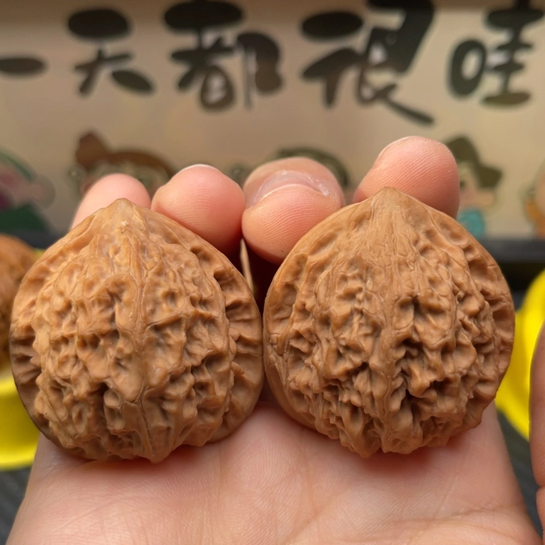 文玩核桃吊坠38山地金牛