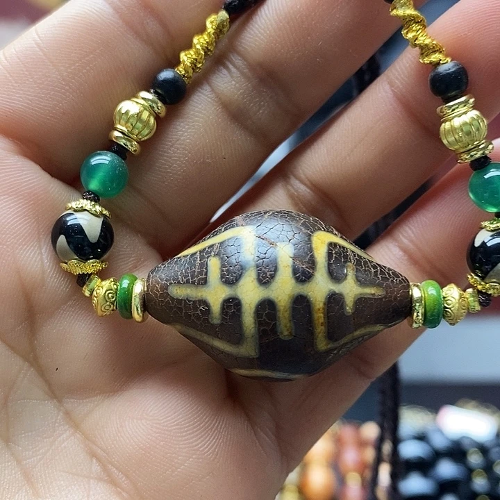 玛瑙/玉髓合金颈饰