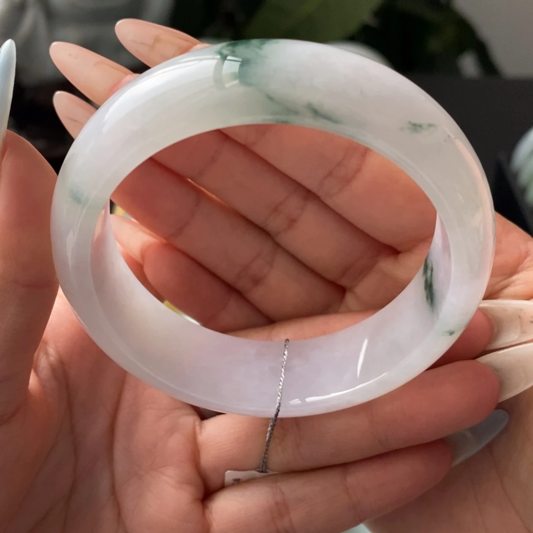 翡翠手镯未镶嵌天然