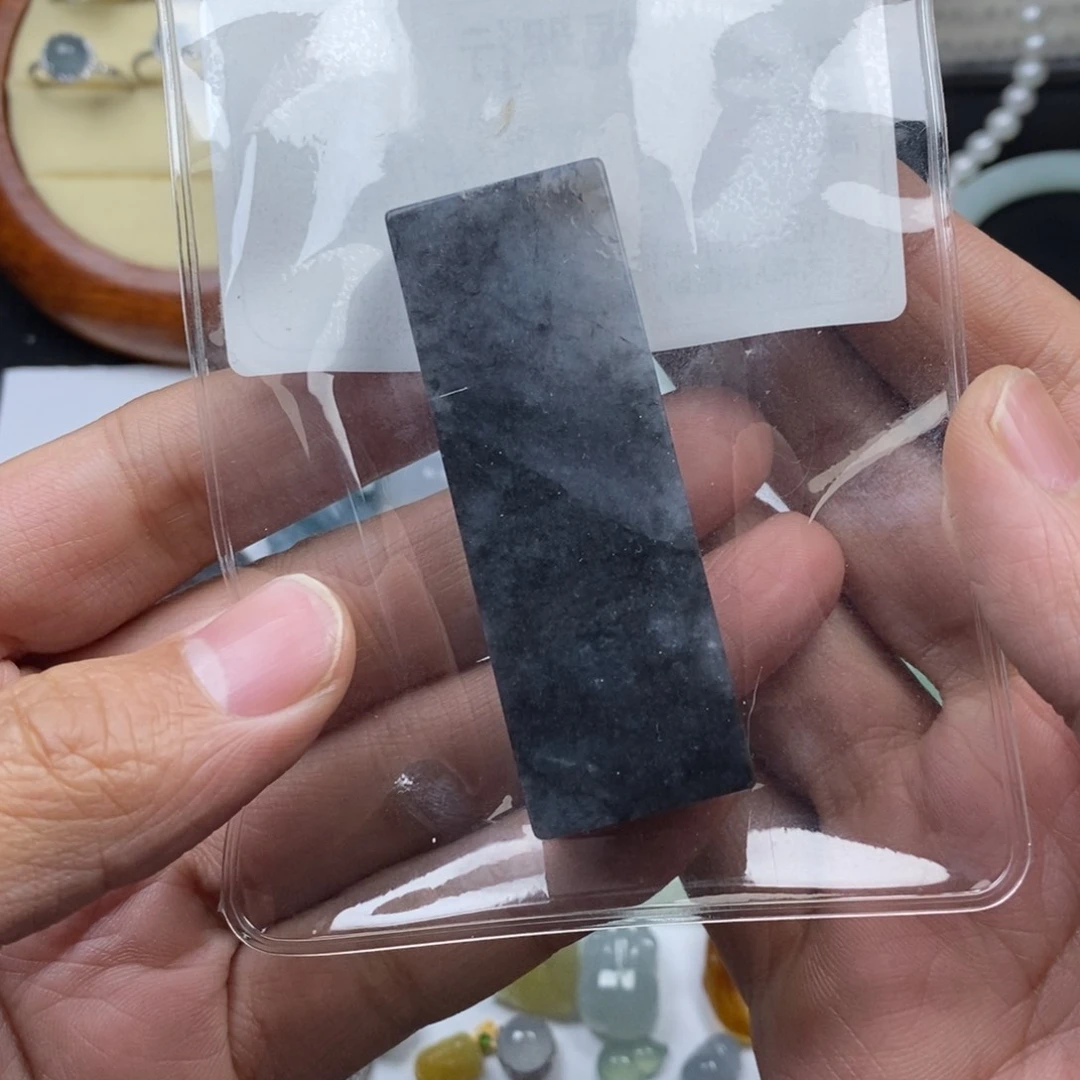 翡翠颈饰未镶嵌小***啊