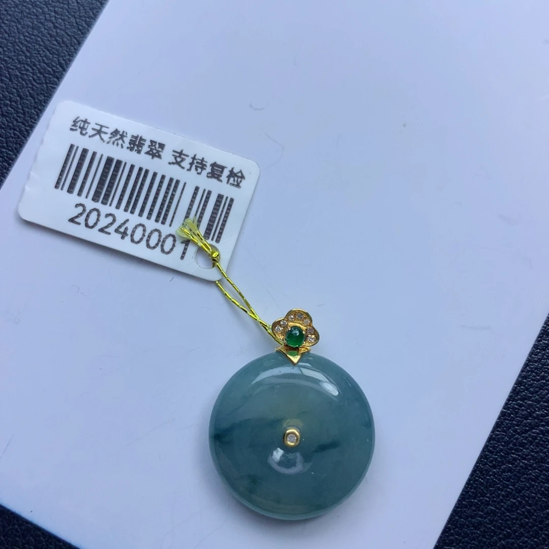 翡翠颈饰未镶嵌平安扣