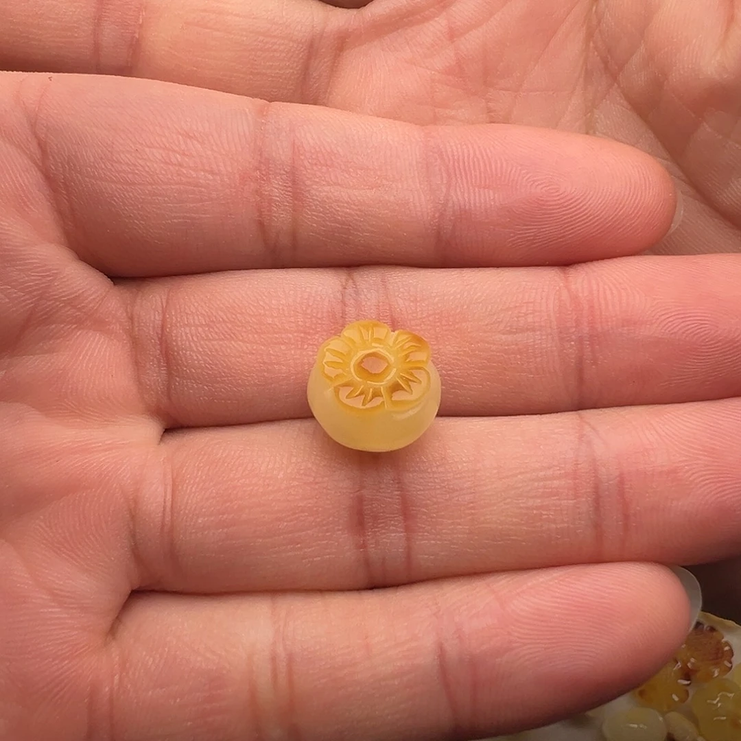 蜜蜡未镶嵌颈饰柿柿如意提溜（打孔不退换）