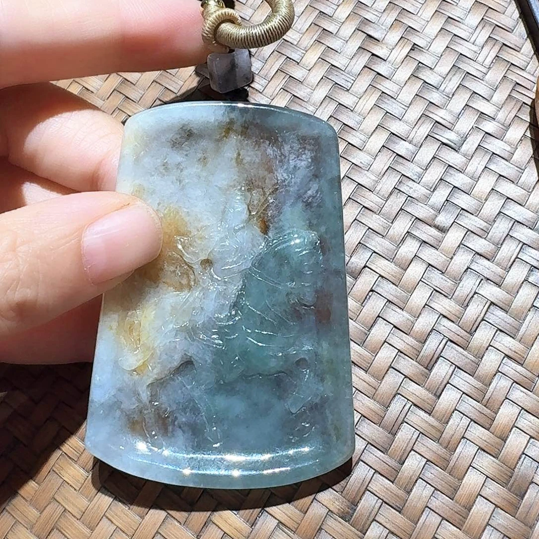 颈饰未镶嵌翡翠个性十足