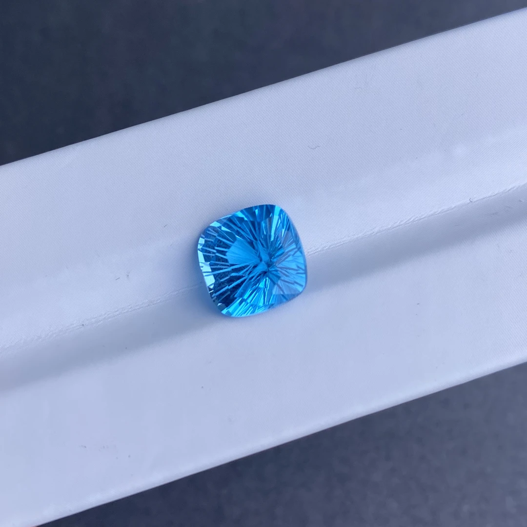 A341-6.32ct瑞士蓝垫形托帕石裸石10.4*10.4mm