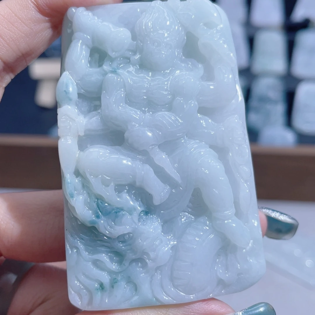 翡翠未镶嵌颈饰不动明王