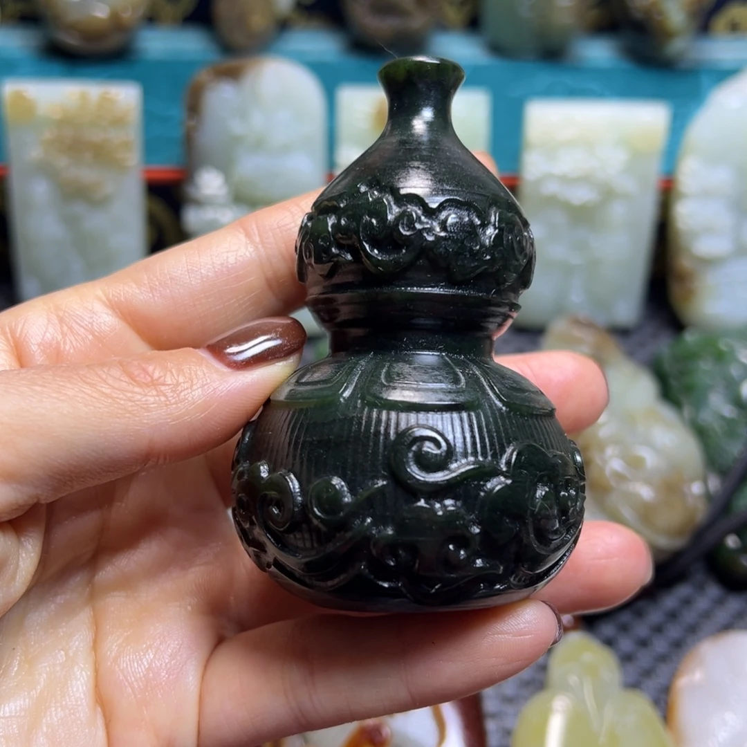 和田玉未镶嵌把件