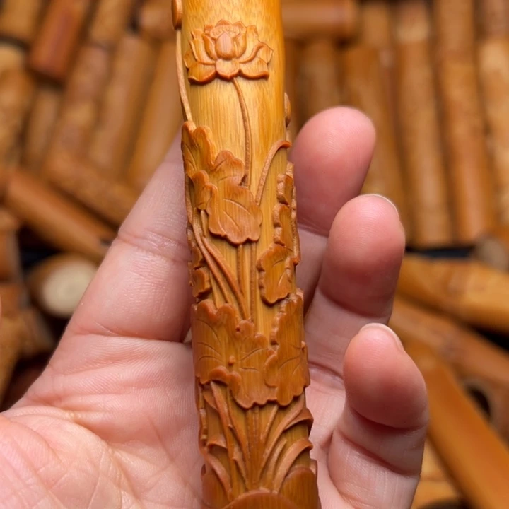 实心竹雕刻手把件