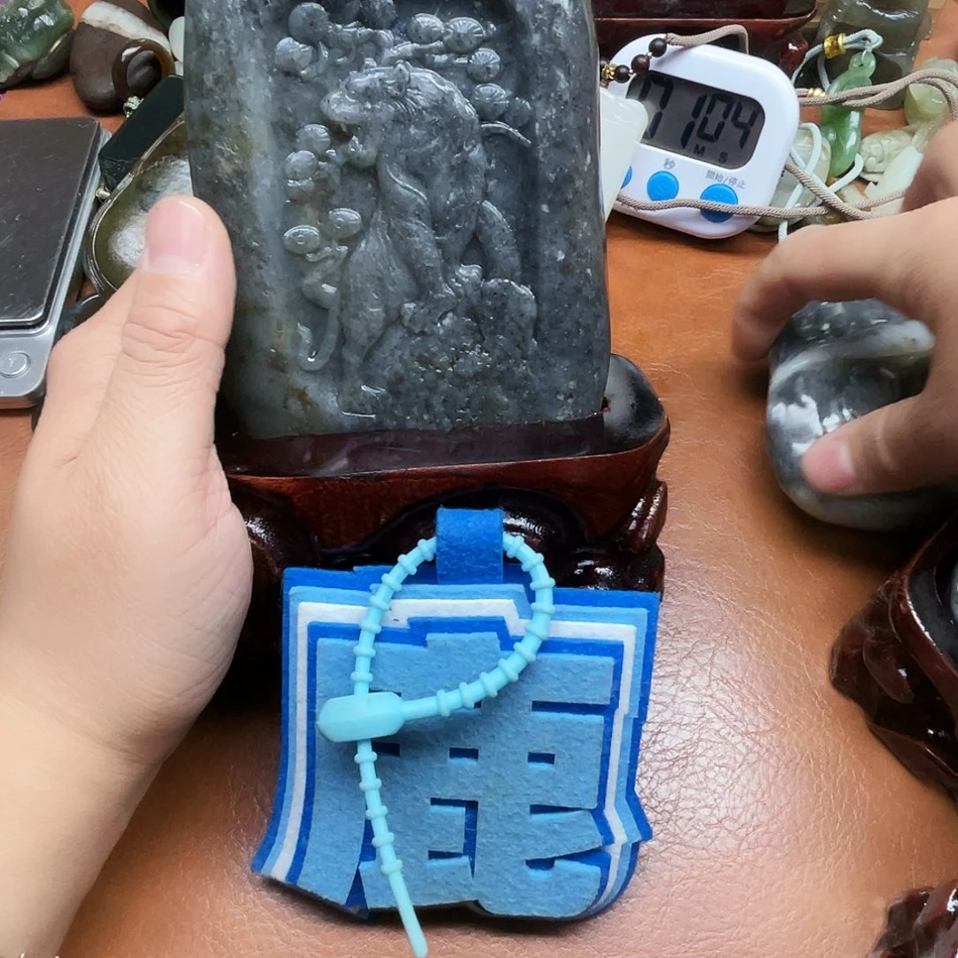 獅***藏和田玉未镶嵌颈饰