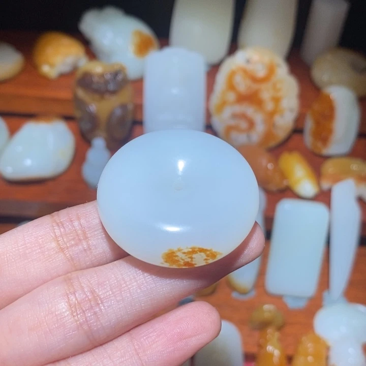 鹰****颈饰未镶嵌和田玉