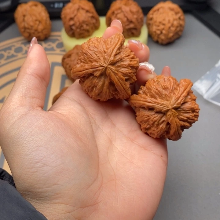 把件文玩核桃欢*42白狮子三棱