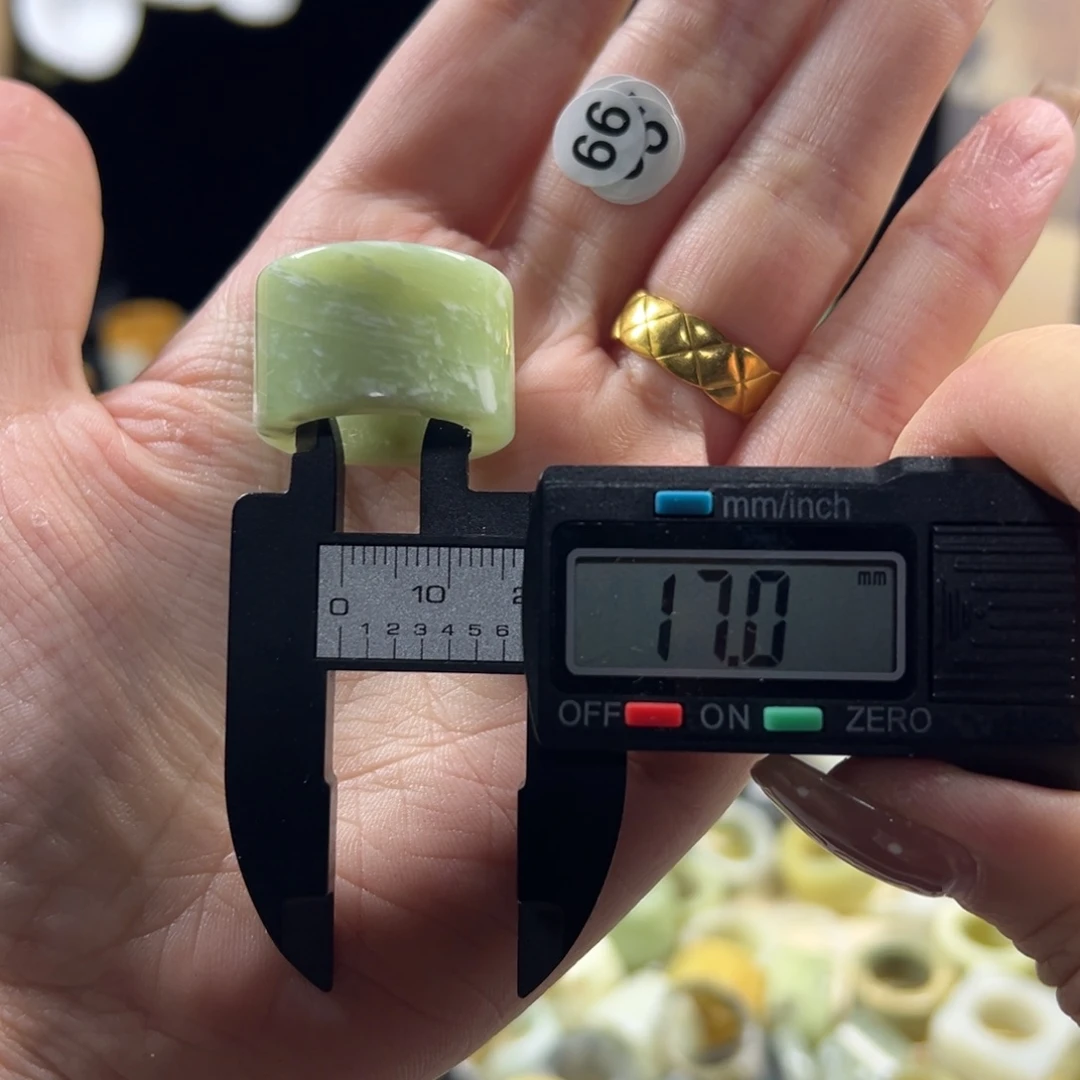 蛇纹石玉未镶嵌戒指