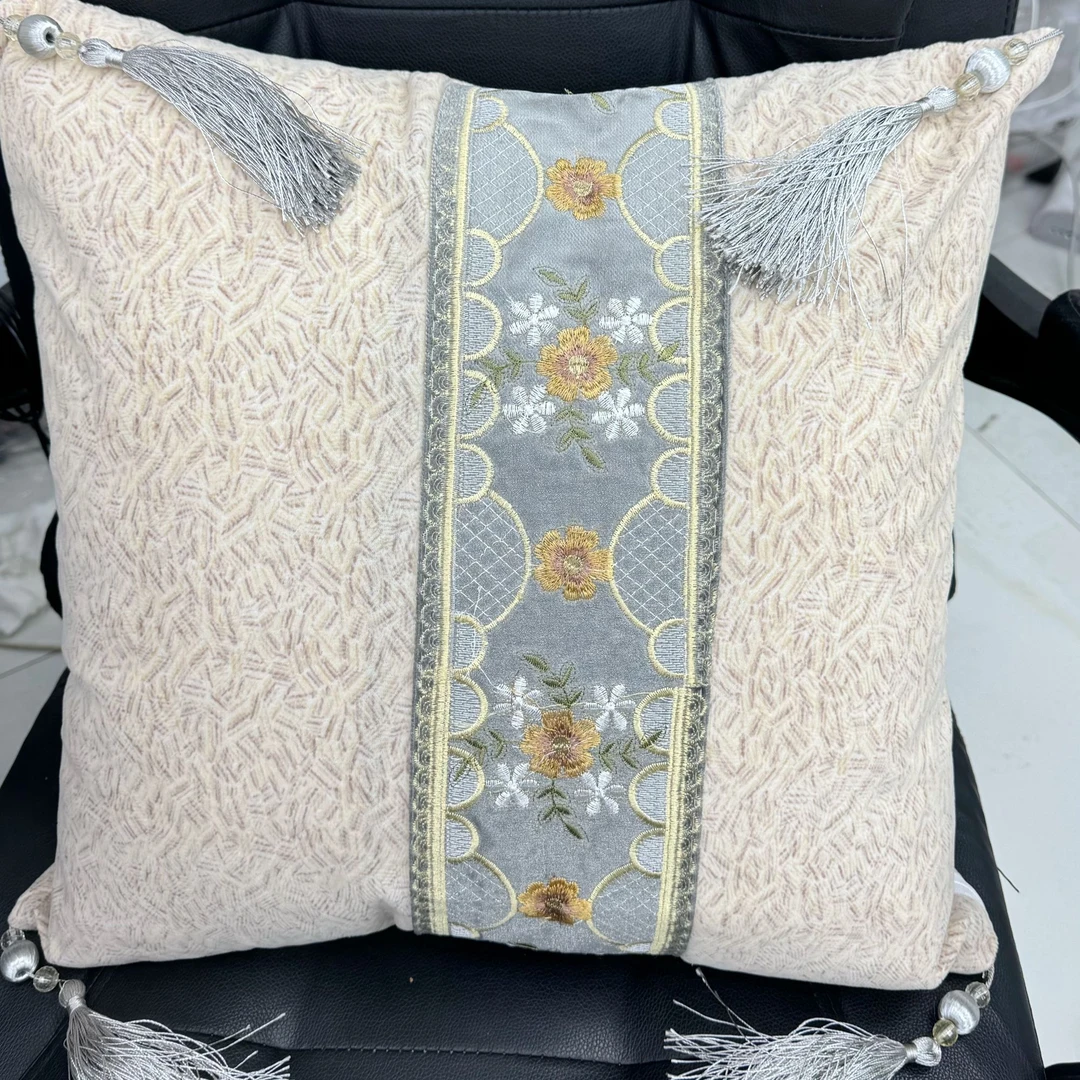 灰45*45抱枕套双面绒绣花（不含芯）