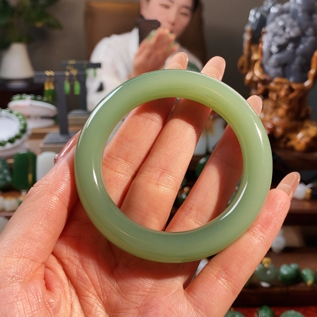 梨***兔未镶嵌手镯和田玉