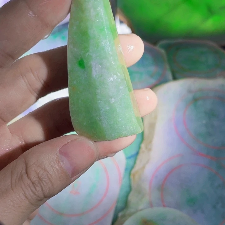 翡翠未镶嵌挂件片料