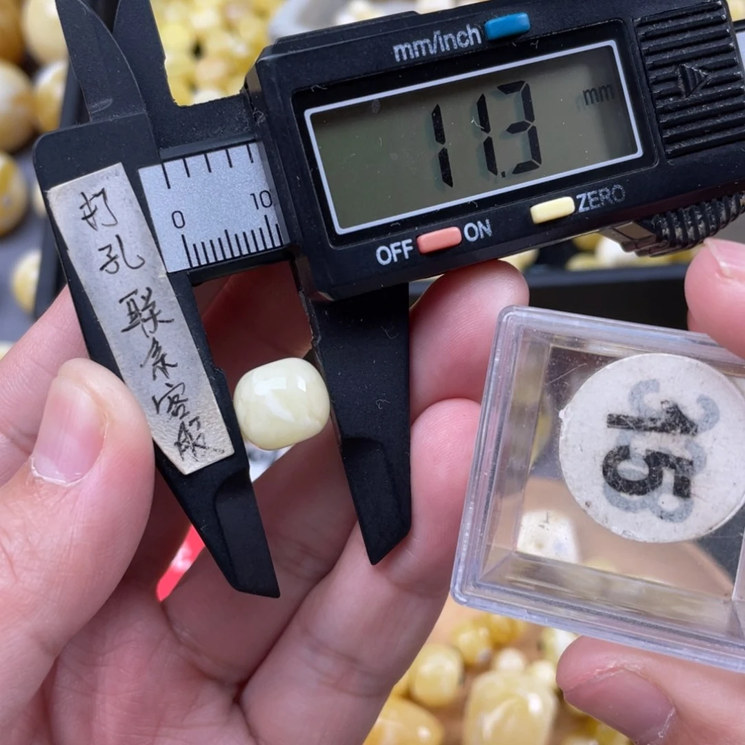 蜜蜡珠宝奇石未镶嵌