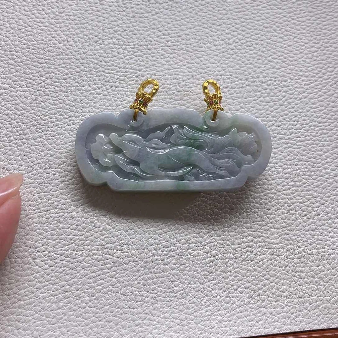 翡翠未镶嵌颈饰翡翠狐锁吊坠