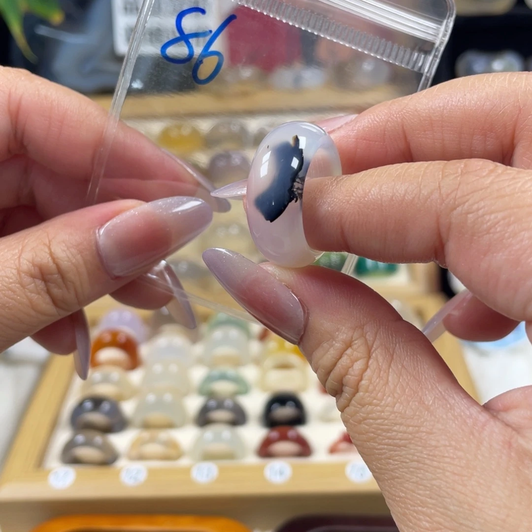 玛瑙/玉髓未镶嵌戒指86号港码18直径18.2（非质量问题.不退不换）