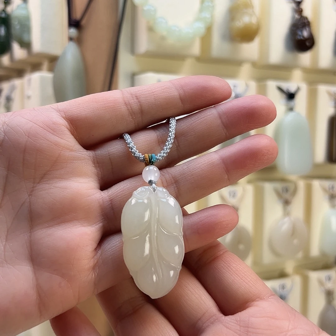 耿***耿和田玉未镶嵌颈饰