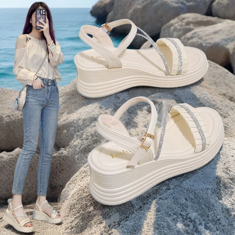 坡跟女一字带凉鞋小个子仙女风软底防滑千金风夏季外穿百搭时装鞋