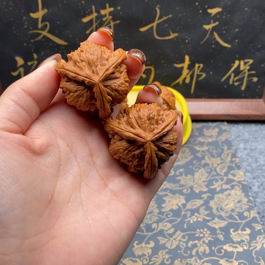 吊坠文玩核桃守**使白狮子