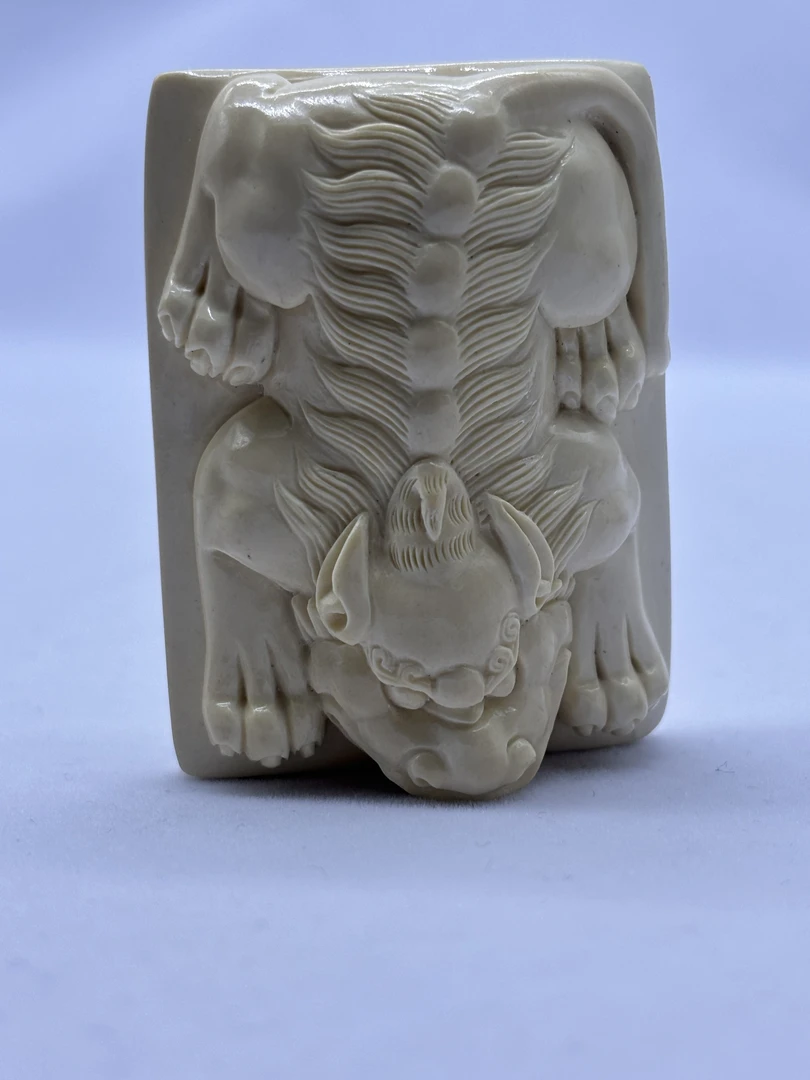 AB125 猛犸牙微瑕老虎造型雕刻牌 金亮老师