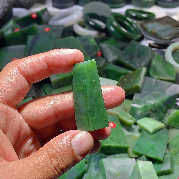 和田玉未镶嵌珠宝奇石