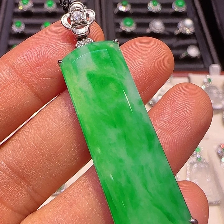 翡翠吊坠(不含链)18K金镶嵌吊坠