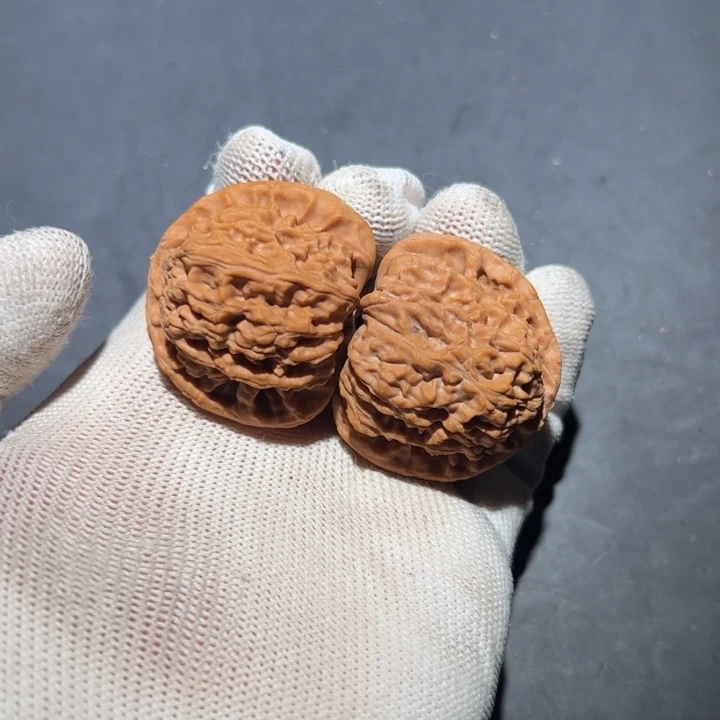 文玩核桃吊坠Y**?文玩核桃白狮子38