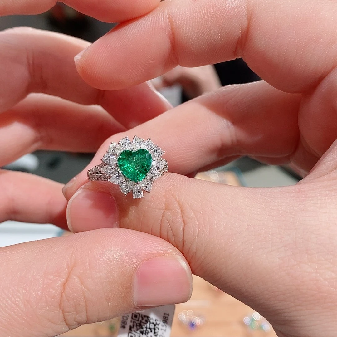 祖母绿戒指18K金镶嵌1.161克拉