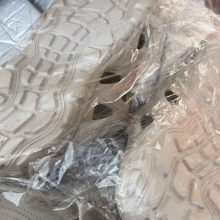 玻璃米白色洞洞鞋42