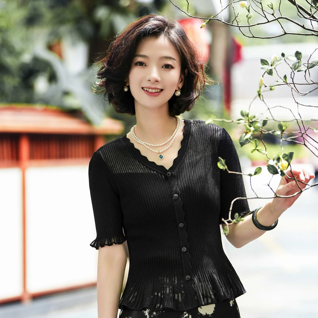 西子/【怦然心动】法式波浪领V领网纱拼接荷叶袖短袖上衣/MSXS022