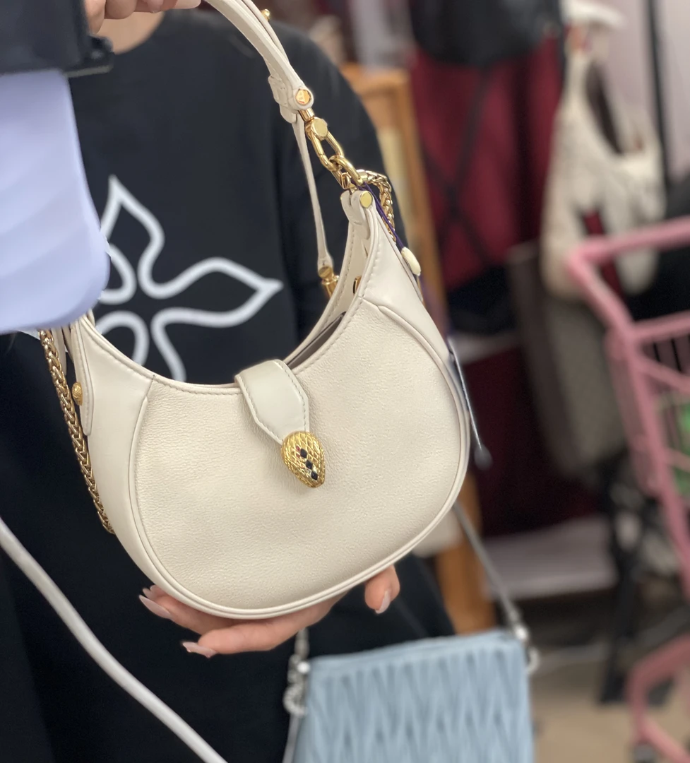 95新 BVLGARI/宝格丽 阿白奢品/宝格丽 白色腋下单肩包