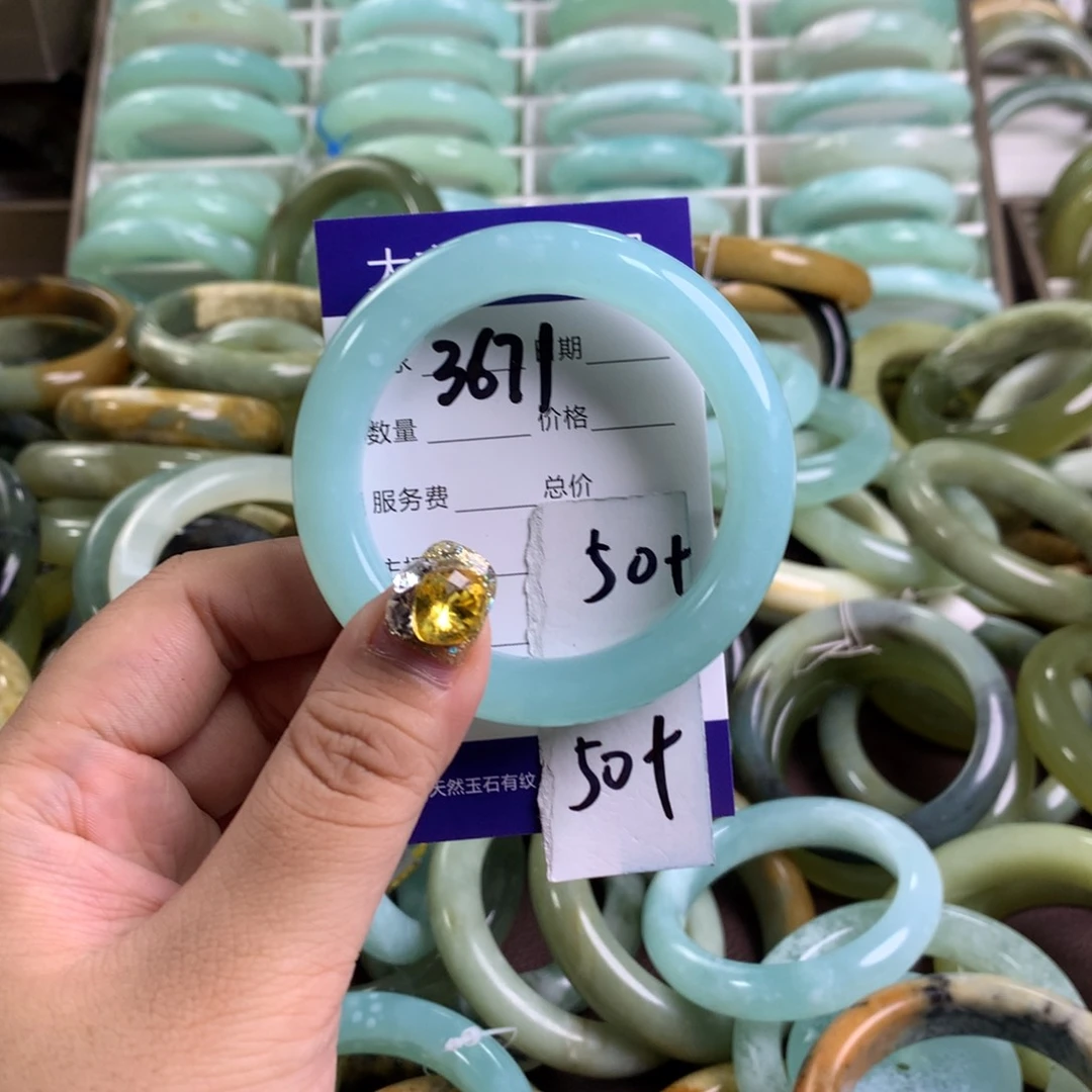 蛇纹石玉手镯未镶嵌v****t3671