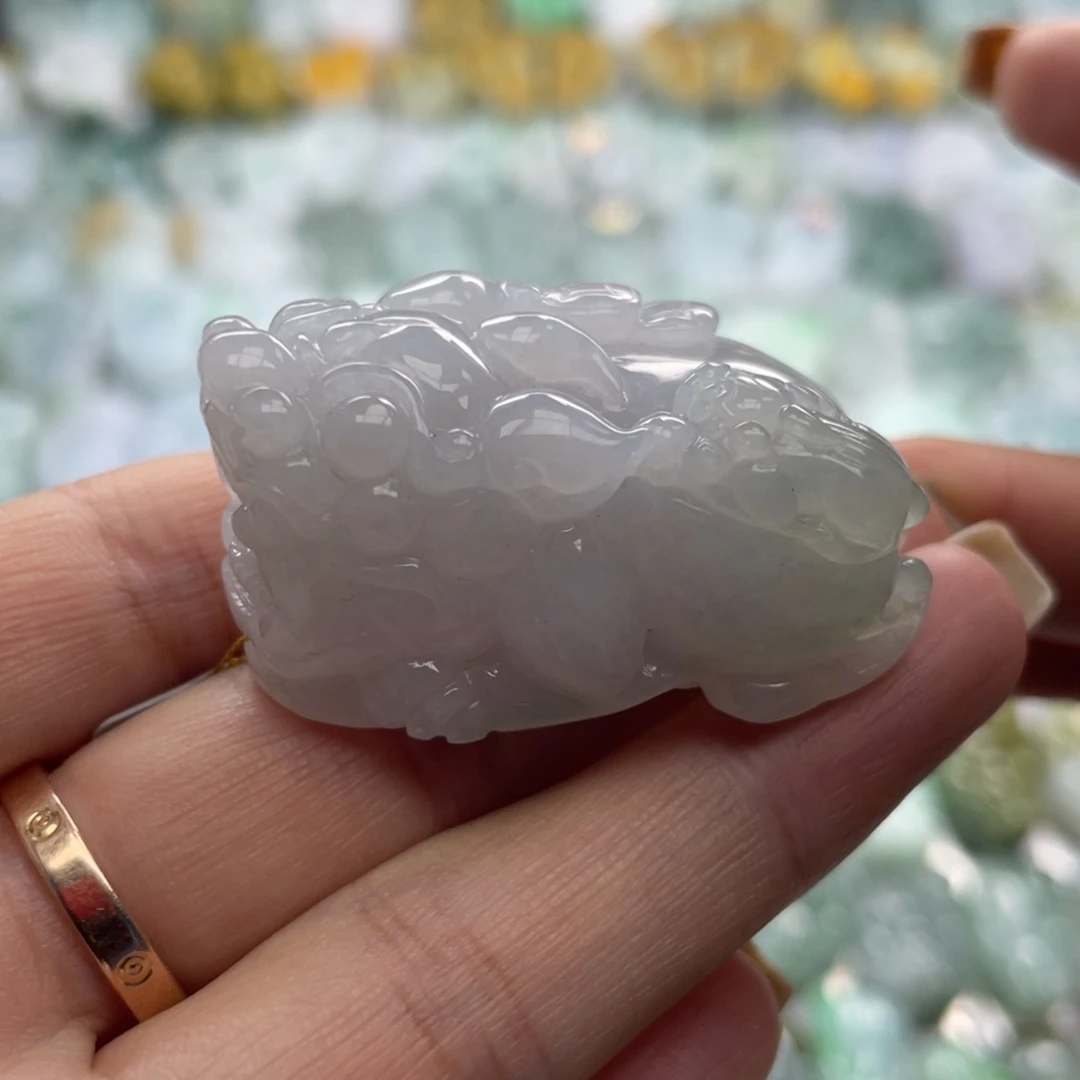 翡翠未镶嵌颈饰貔貅