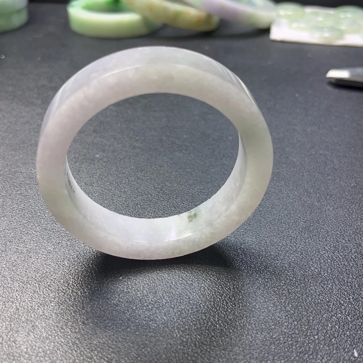 定制翡翠未镶嵌手镯