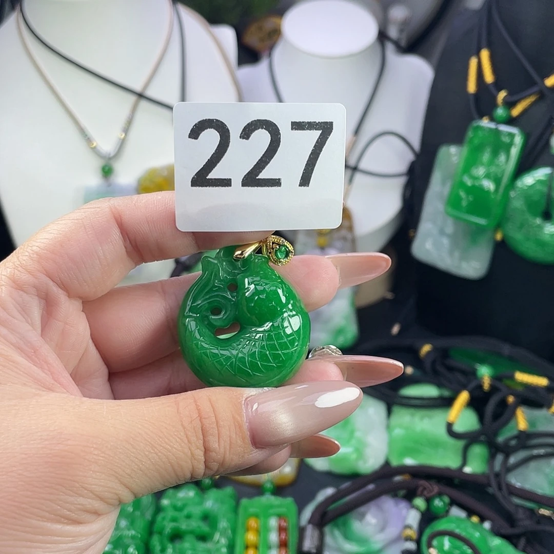 翡翠未镶嵌吊坠(赠链)