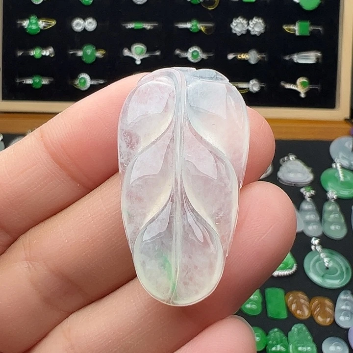 翡翠未镶嵌颈饰叶35.4