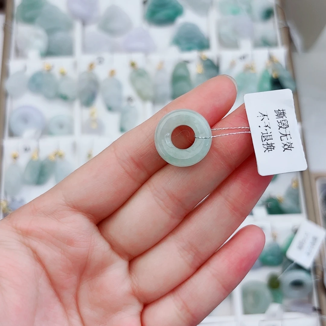 翡翠颈饰未镶嵌甜甜圈