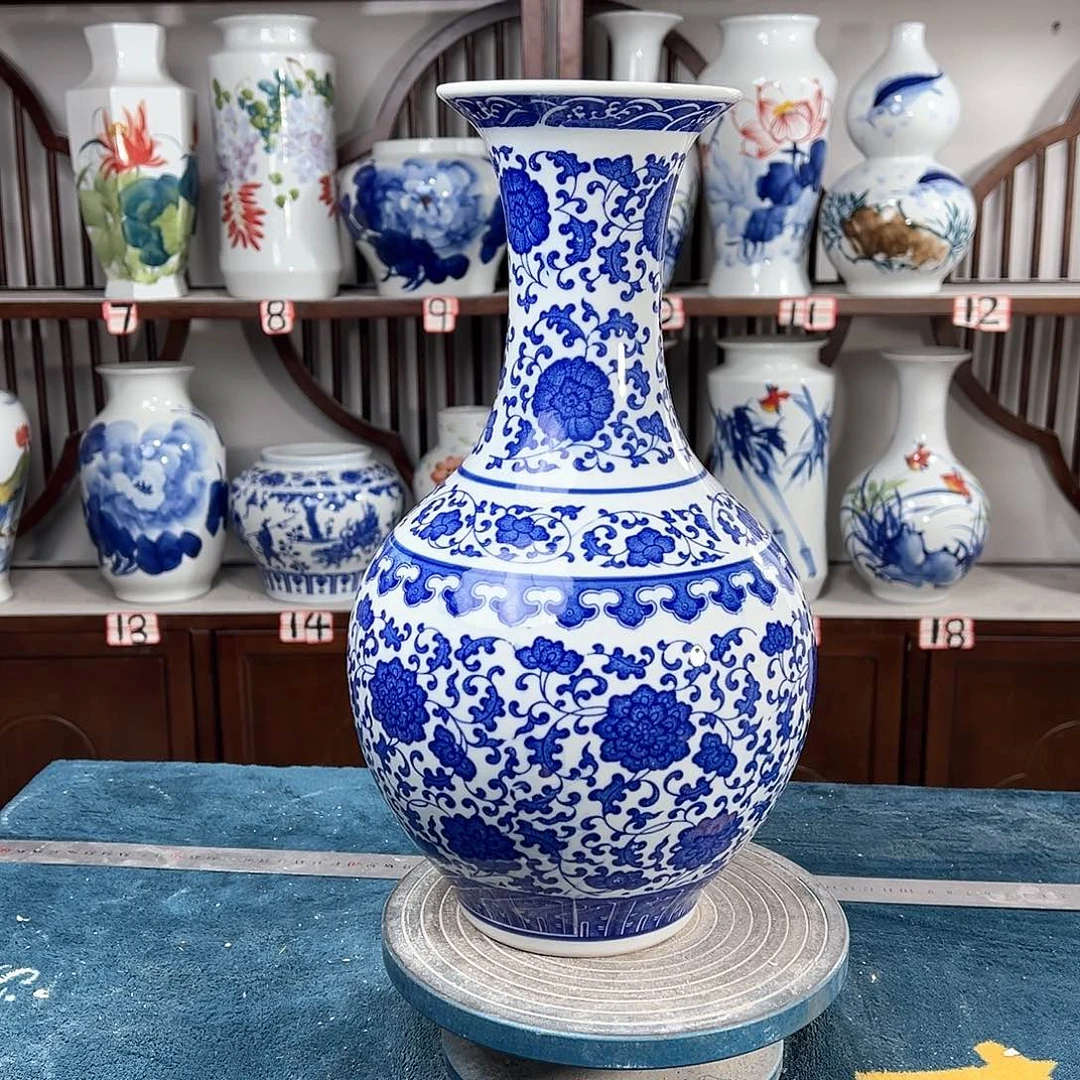 摆件景德镇陶瓷缠枝