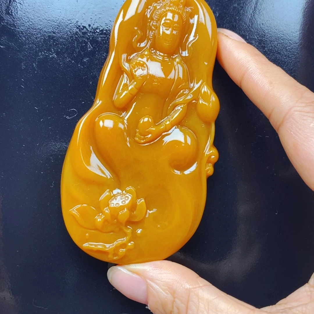 未镶嵌石英质玉（黄龙玉）颈饰