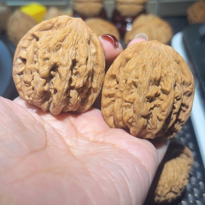 文玩核桃吊坠41麦穗虎头一对